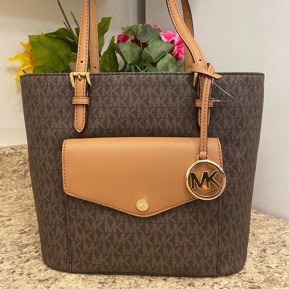 Michael KORS Medium Front Pocket Tote - Picture 1 of 14